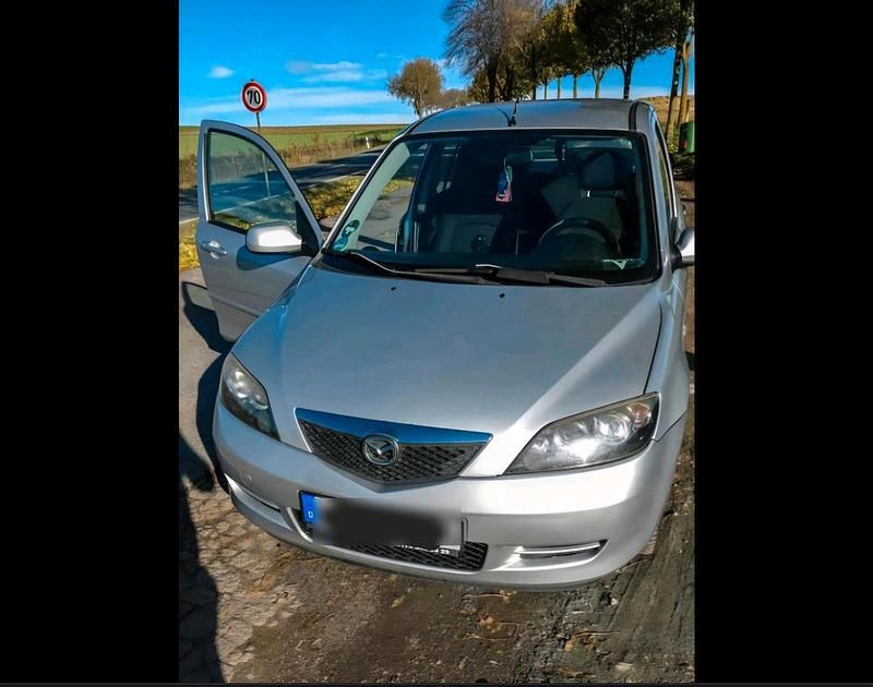 Silber Gebraucht 2007 Mazda 2 Comfort Kleinwagen | 1.950 € - Bild 1/4