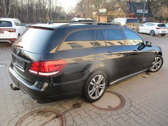 Gebraucht Mercedes E350 AMG 258 PS (189 kW) 2015 Schwarz Limousine