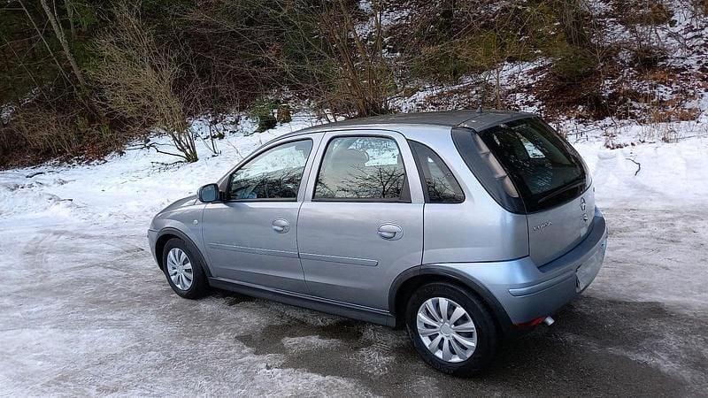 Gebraucht Opel Corsa 80 PS (58 kW) 2005 Silber Limousine