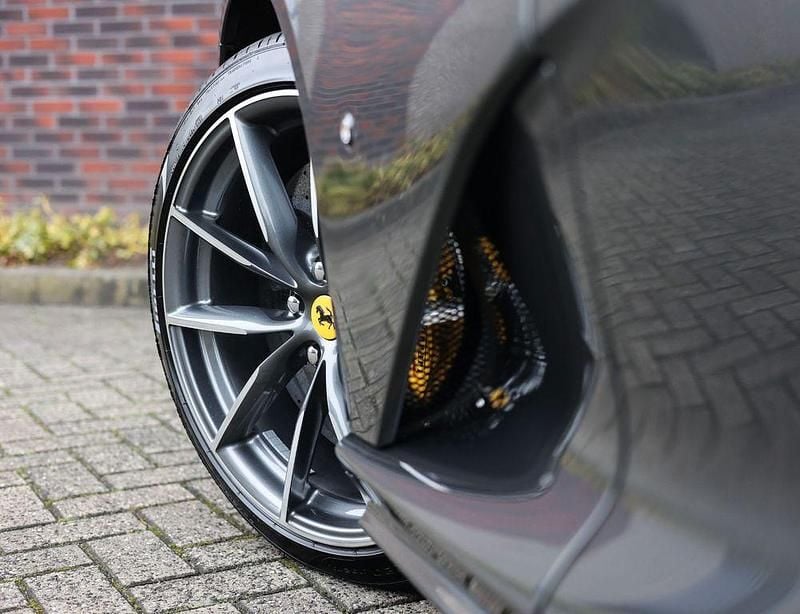 Gebraucht Ferrari 812 799 PS (587 kW) 2020 Grau Cabrio