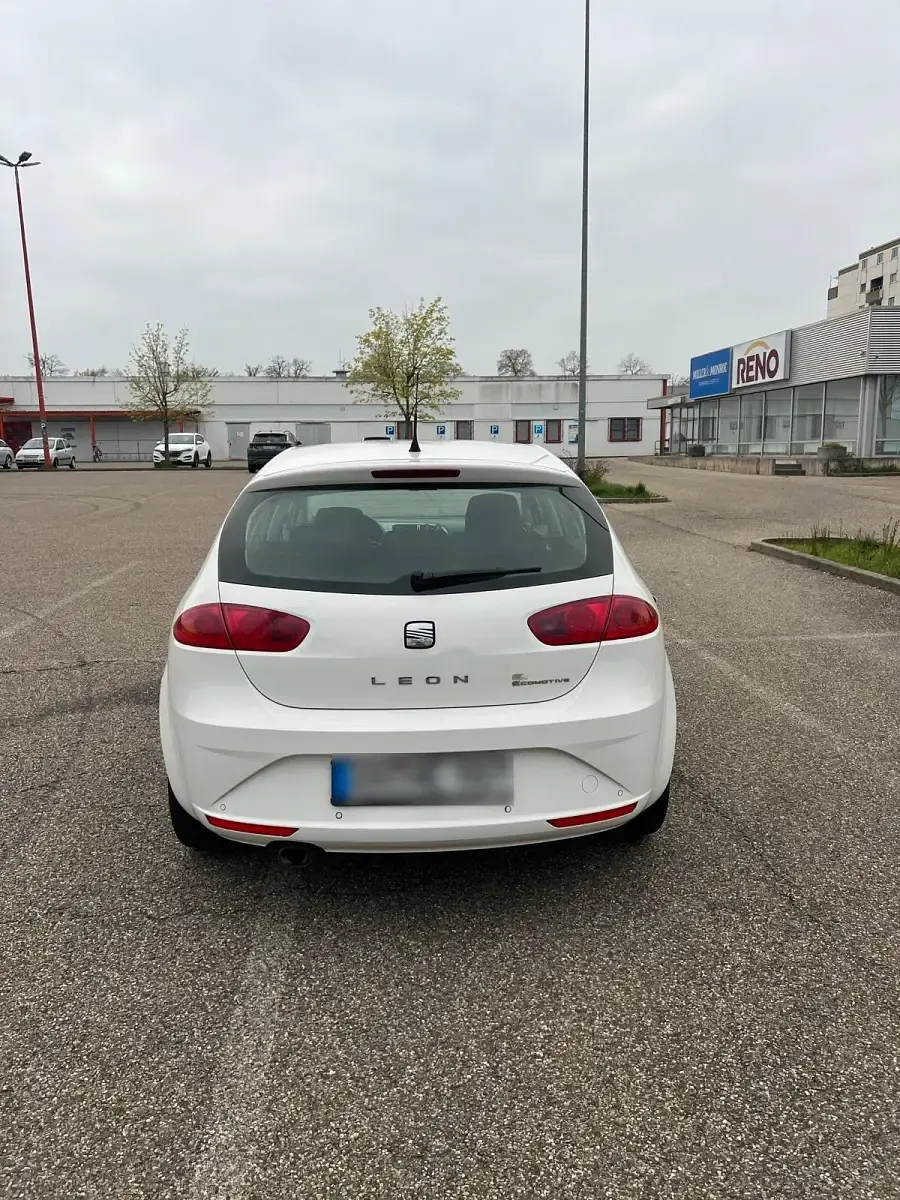 Usata Seat Leon 105 CV (77 kW) 2011 Bianco Utilitaria
