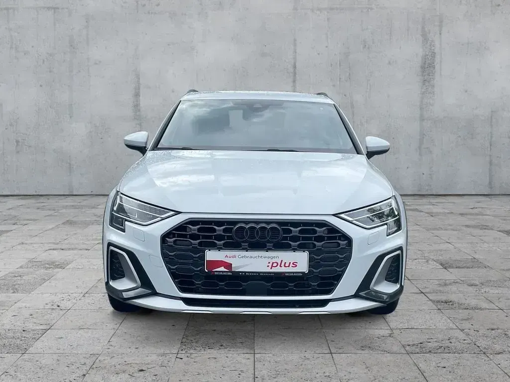 Gebraucht Audi A3 204 PS (150 kW) 2025 Gletscherweiß metallic Limousine