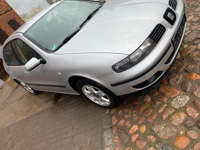 Usata Seat Leon 105 CV (77 kW) 2002 Argento Utilitaria