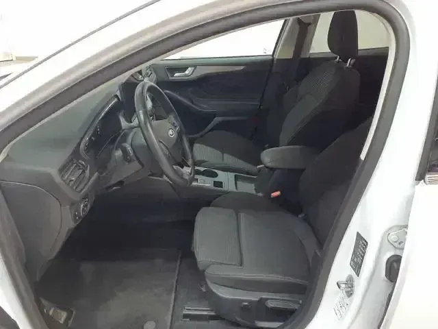 Gebraucht Ford Focus Titanium 120 PS (88 kW) 2024 Silber Limousine