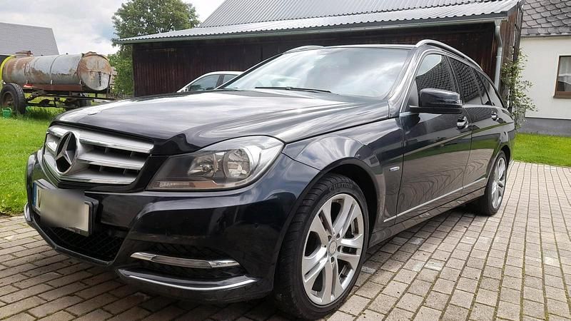 Gebraucht Mercedes C220 Avantgarde 170 PS (125 kW) 2012 Schwarz Kombi
