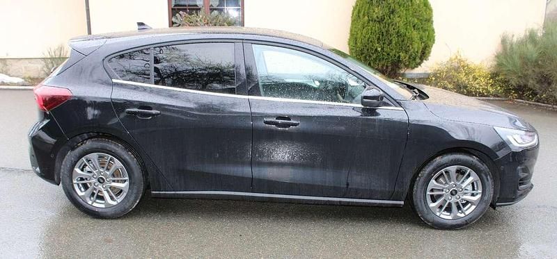 Gebraucht Ford Focus Titanium 125 PS (91 kW) 2023 Agateblack Limousine