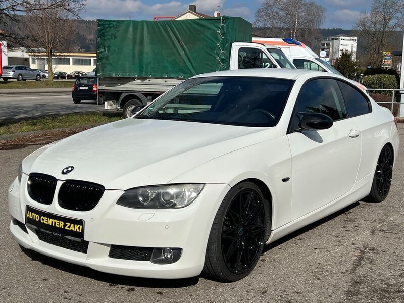 Weiß Gebraucht 2008 BMW 320 Sport Line Coupé | 4.950 € (Superpreis) - Bild 1/4
