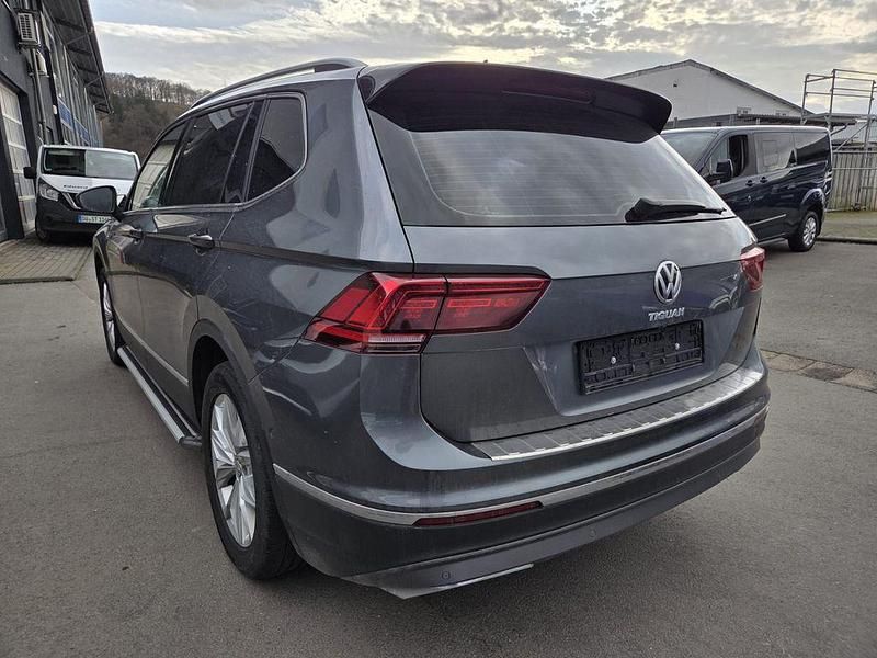 Gebraucht VW Tiguan Allspace Highline 239 PS (175 kW) 2019 Platinum grey SUV