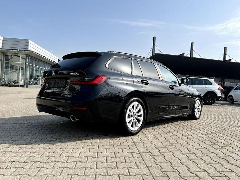 Gebraucht BMW 320 Advantage 190 PS (139 kW) 2020 Black sapphire (metallic) Kombi