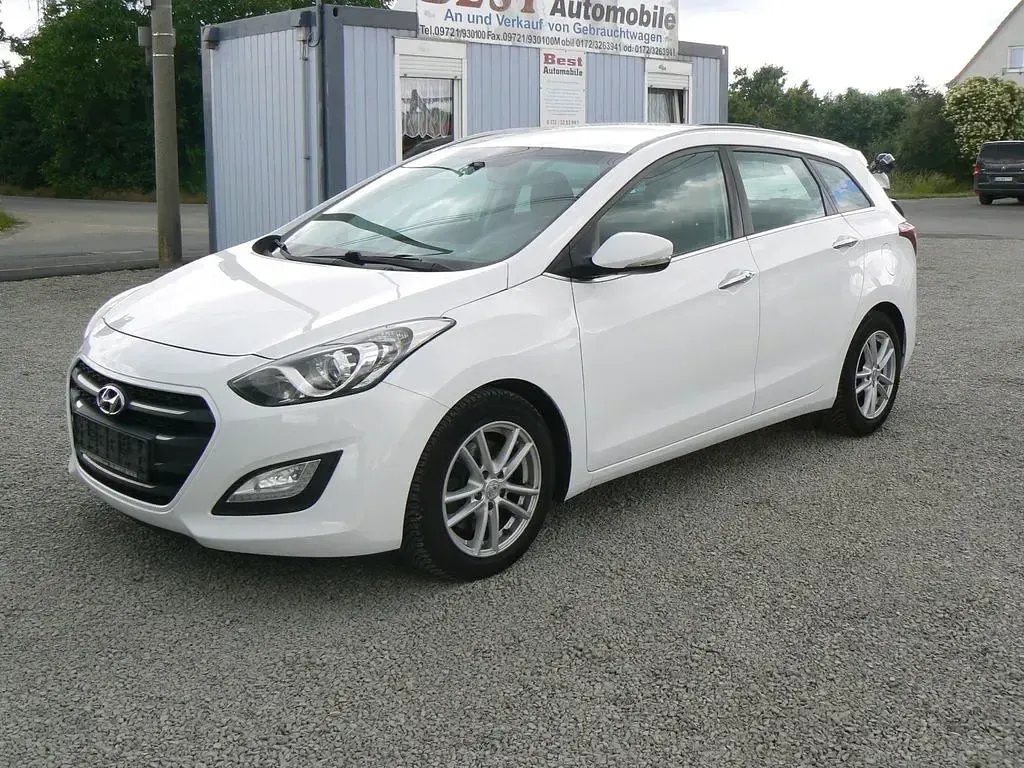 Gebraucht Hyundai i30 Style 136 PS (100 kW) 2017 Weiß Limousine