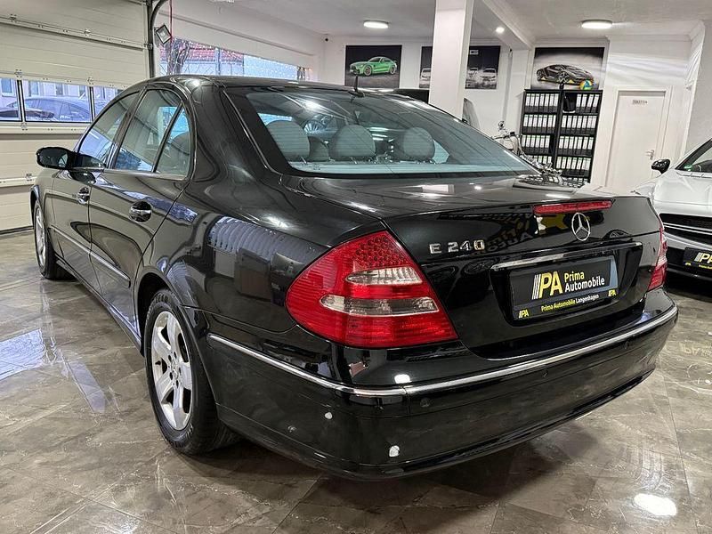 Gebraucht Mercedes E240 Avantgarde 177 PS (130 kW) 2003 Schwarz Limousine