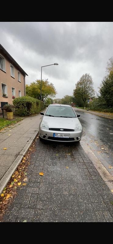 Silber Gebraucht 2002 Ford Fiesta Kleinwagen | 700 € (Guter Preis) - Bild 1/4