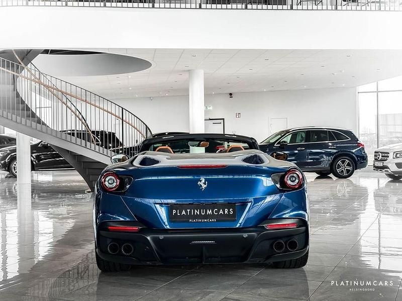Second-hand Ferrari Portofino 620 CP (456 kW) 2022 Albastru Cabrio