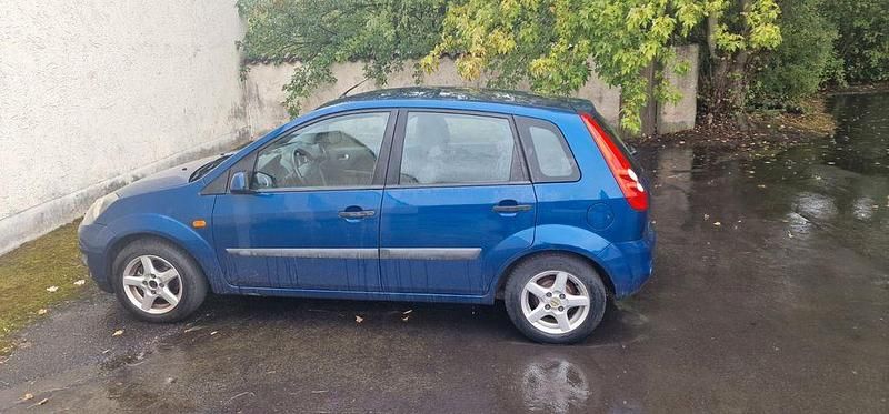 Blau Gebraucht 2006 Ford Fiesta Style Kleinwagen | 1.300 € (Fairer Preis) - Bild 1/4
