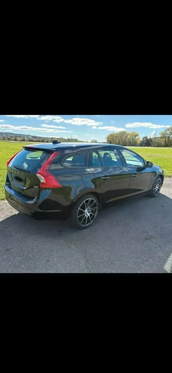Używany Volvo V60 150 KM (110 kW) 2016 Czarny Kombi