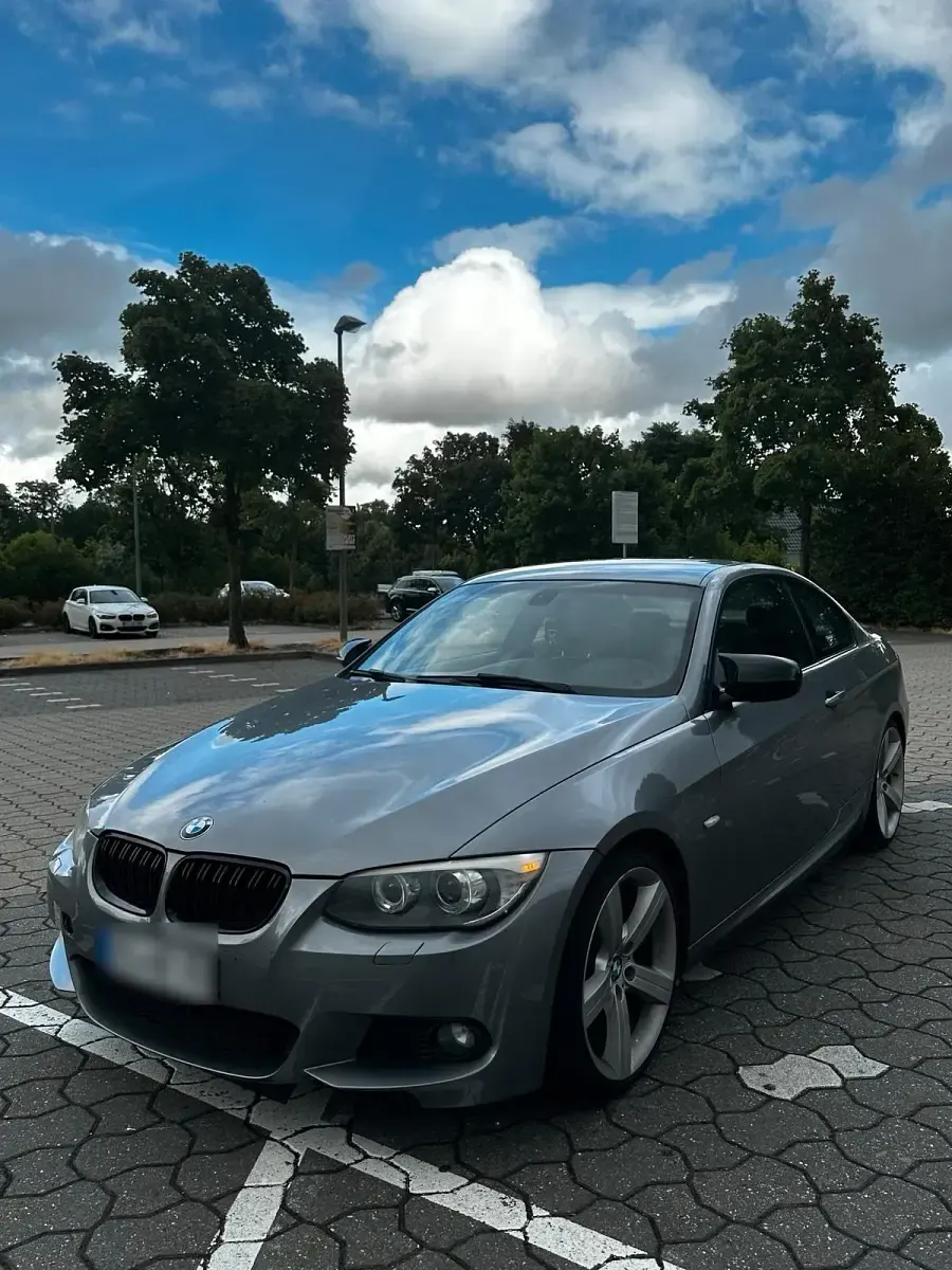 Gebraucht BMW 320 M Sport 170 PS (125 kW) 2011 Grau Coupé
