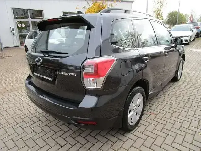 Käytetty Subaru Forester 150 HP (110 kW) 2018 Harmaa Katumaasturi