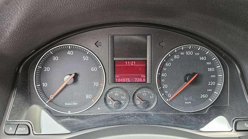 Schwarz Gebraucht 2005 VW Golf IV Sportline Kleinwagen | 3.890 € (Etwas zu teuer) - Bild 1/4