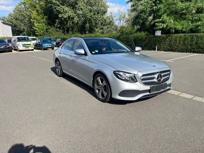 Silber Gebraucht 2018 Mercedes E400 Limousine | 24.400 € (Guter Preis) - Bild 1/4