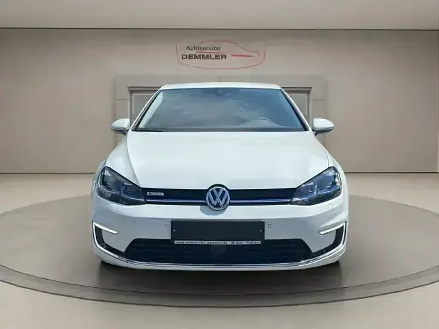 Gebraucht VW e-Golf 100 kW (136 PS) 2017 Weiss Kleinwagen