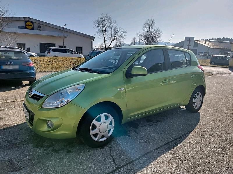 Gebraucht Hyundai i20 77 PS (56 kW) 2010 Grün Kleinwagen