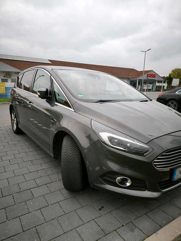 Gebraucht Ford S-MAX S 240 PS (176 kW) 2018 Grau Van / Kleinbus