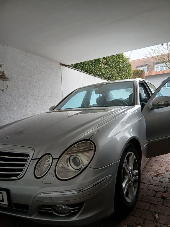 Gebraucht Mercedes E220 Avantgarde 170 PS (125 kW) 2007 Silber Limousine