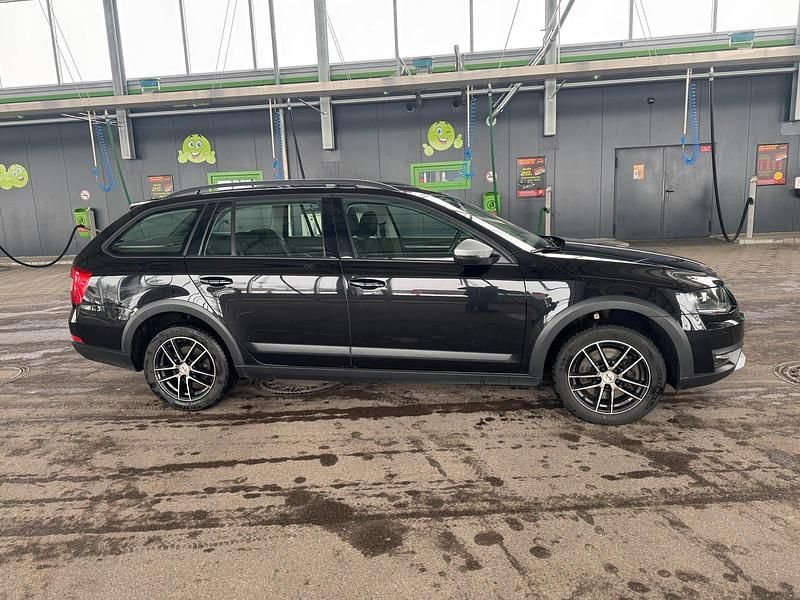 Gebraucht Skoda Octavia Scout Scout 4x4 184 PS (135 kW) 2015 Schwarz Kombi