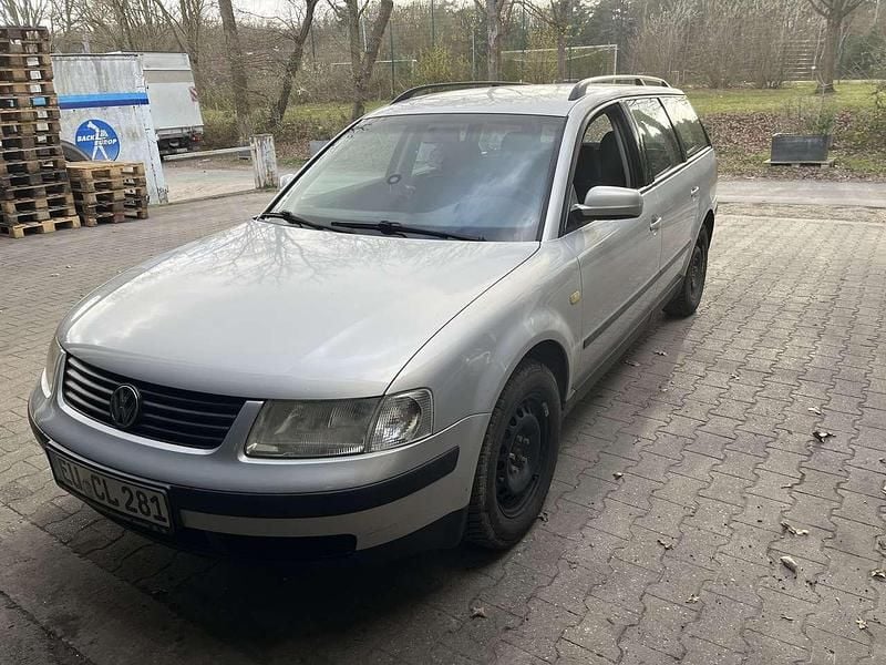 Second-hand VW Passat Trendline 150 CP (110 kW) 1998 Gri Break