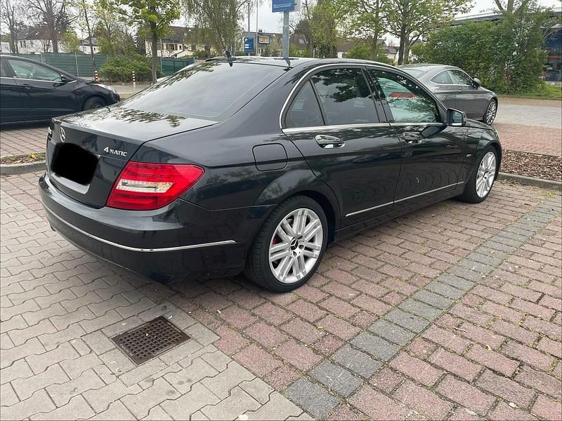 Gebraucht Mercedes C250 204 PS (150 kW) 2011 Schwarz Limousine