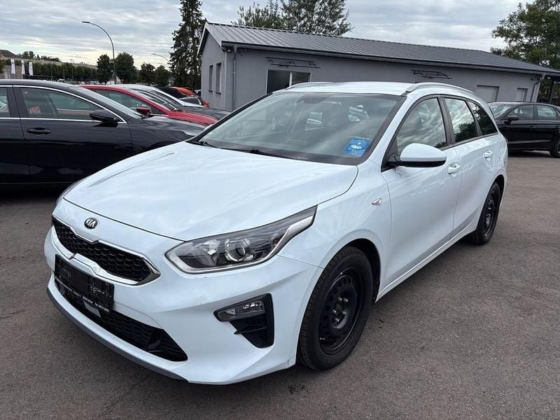 Weiß Gebraucht 2018 Kia Ceed Sportswagon Edition 7 Kombi | 8.500 € (Fairer Preis) - Bild 1/4