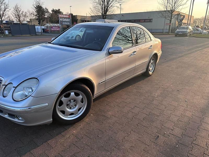 Gebraucht Mercedes E240 177 PS (130 kW) 2004 Grau Limousine