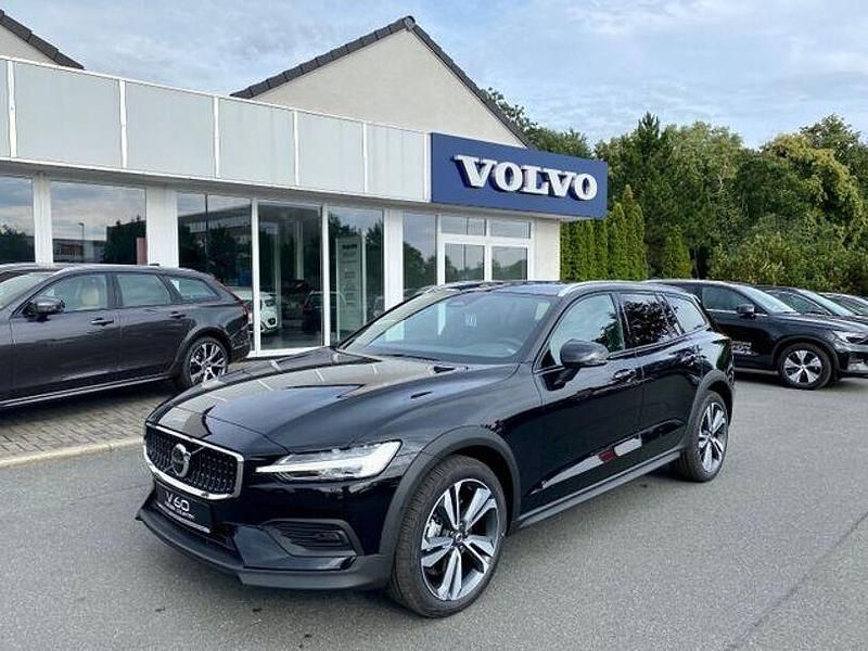Schwarz Gebraucht 2023 Volvo V60 CC Plus Kombi | 48.690 € (Teuer) - Bild 1/4