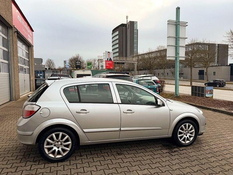 Gebraucht Opel Astra Edition 105 PS (77 kW) 2005 Silber Limousine