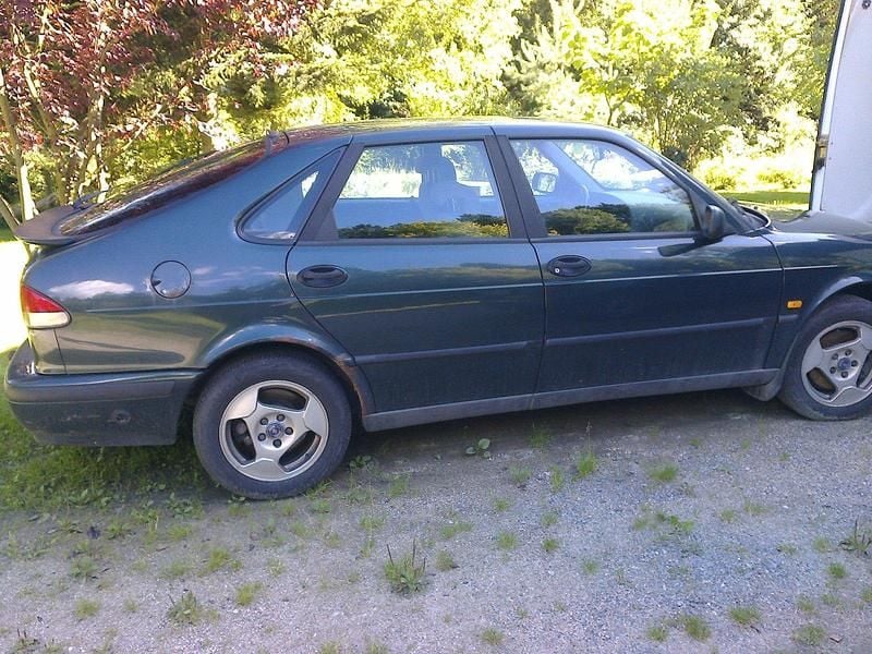 Grün Gebraucht 1999 Saab 9-3 Limousine | 400 € - Bild 1/4