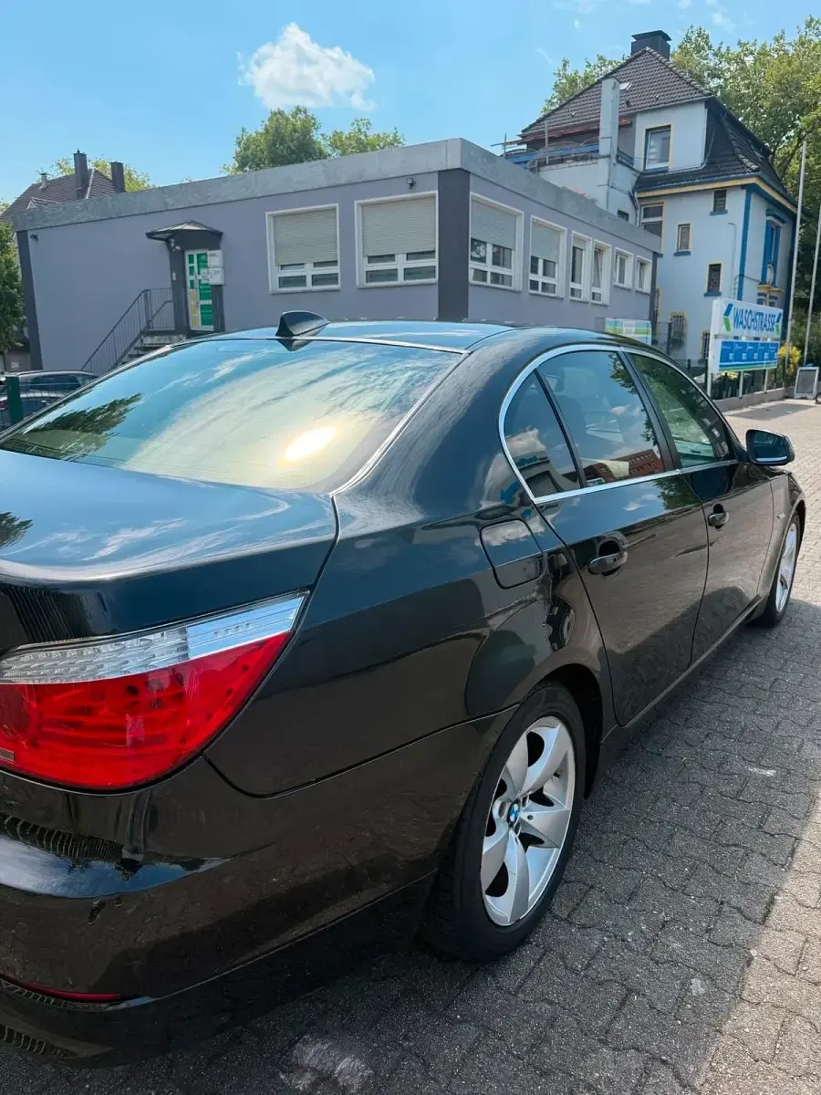 Gebraucht BMW 520 163 PS (119 kW) 2010 Schwarz Limousine