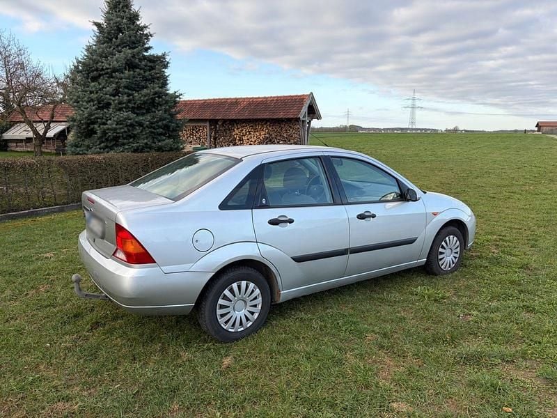 Gebraucht Ford Focus Ghia 116 PS (85 kW) 2000 Silber Limousine