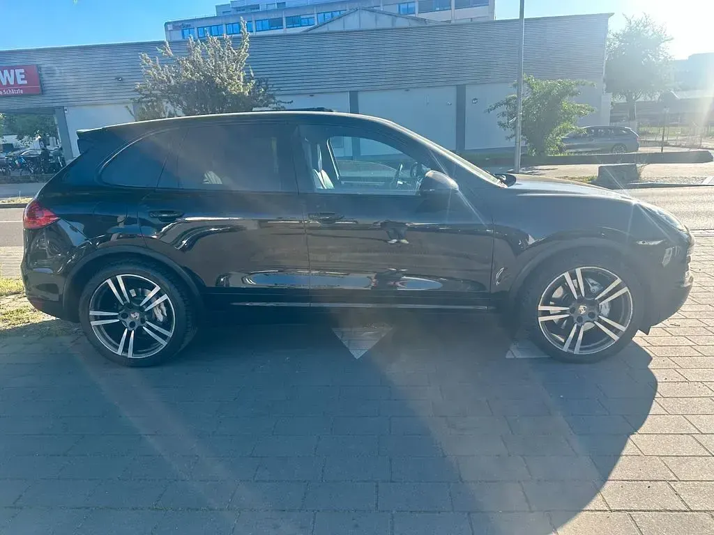 Second-hand Porsche Cayenne S 400 CP (294 kW) 2011 Negru SUV