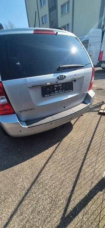 Gebraucht Kia Carnival LX 185 PS (136 kW) 2007 Silber Van / Kleinbus
