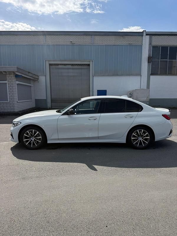 Gebraucht BMW 330 Comfort Edition 265 PS (194 kW) 2019 Weiß Limousine