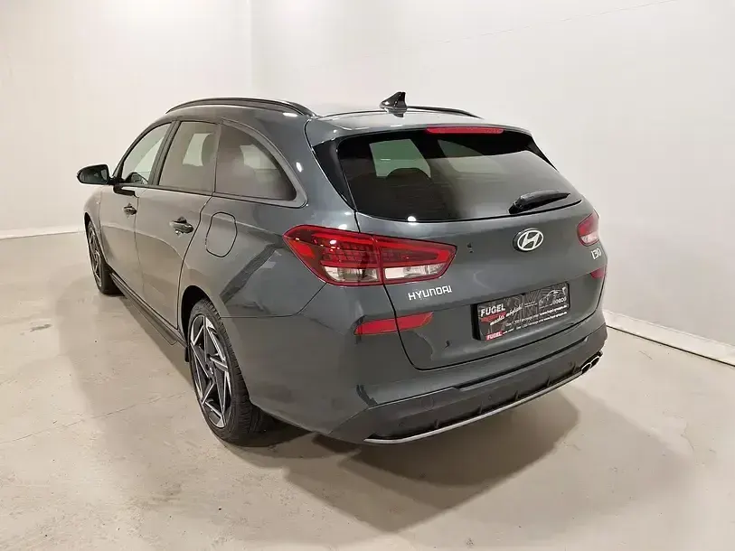 Neu Hyundai i30 N Line 140 PS (102 kW) 2025 Cypress green met. Kombi