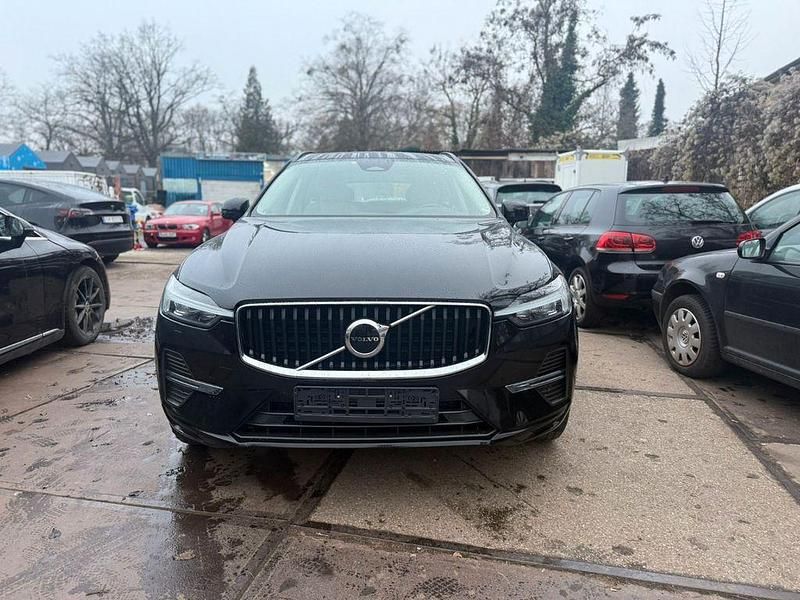 Schwarz Gebraucht 2021 Volvo XC60 Momentum SUV | 23.990 € - Bild 1/4