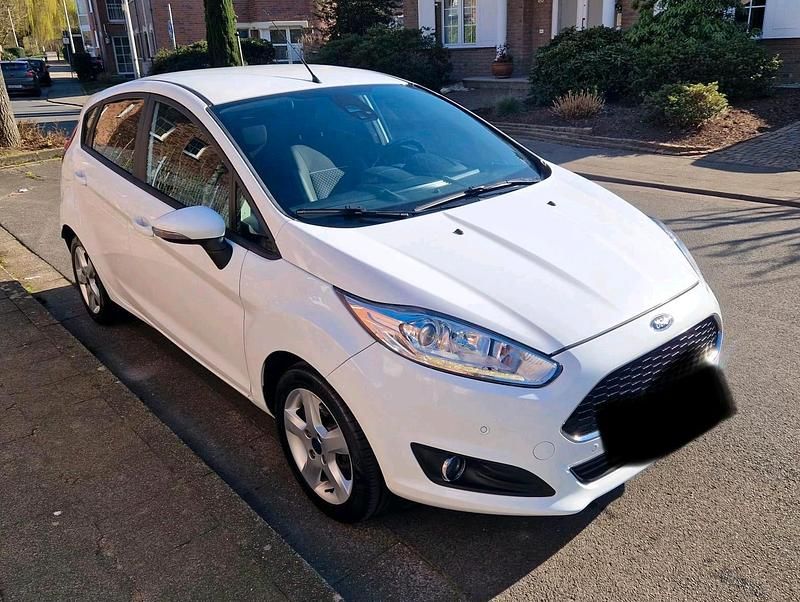 Gebraucht Ford Fiesta 101 PS (74 kW) 2016 Weiß Limousine