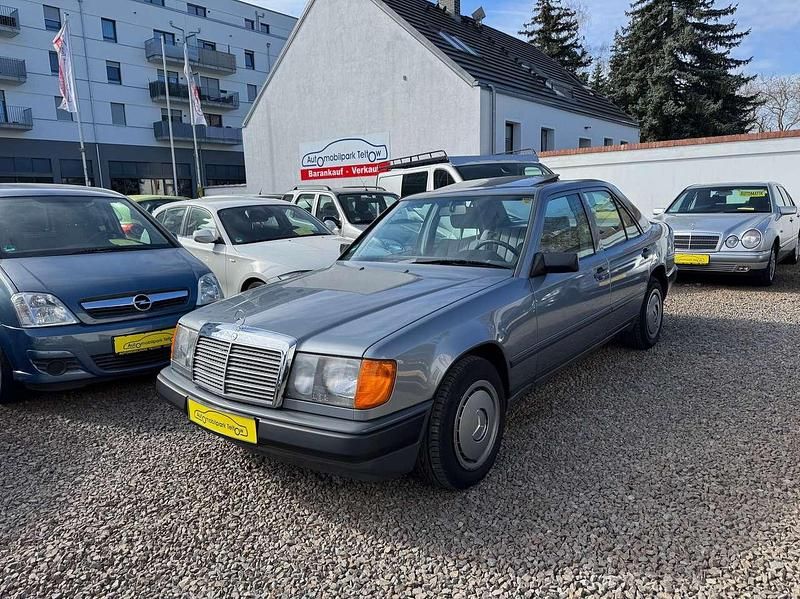 Gebraucht Mercedes E230 132 PS (97 kW) 1988 Grau Limousine