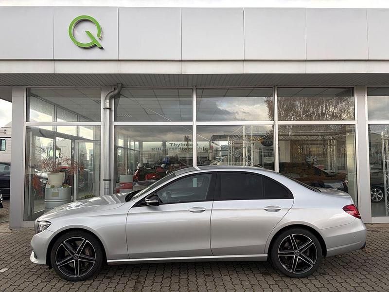 Silber Gebraucht 2019 Mercedes E400 Night Limousine | 27.900 € (Guter Preis) - Bild 1/4