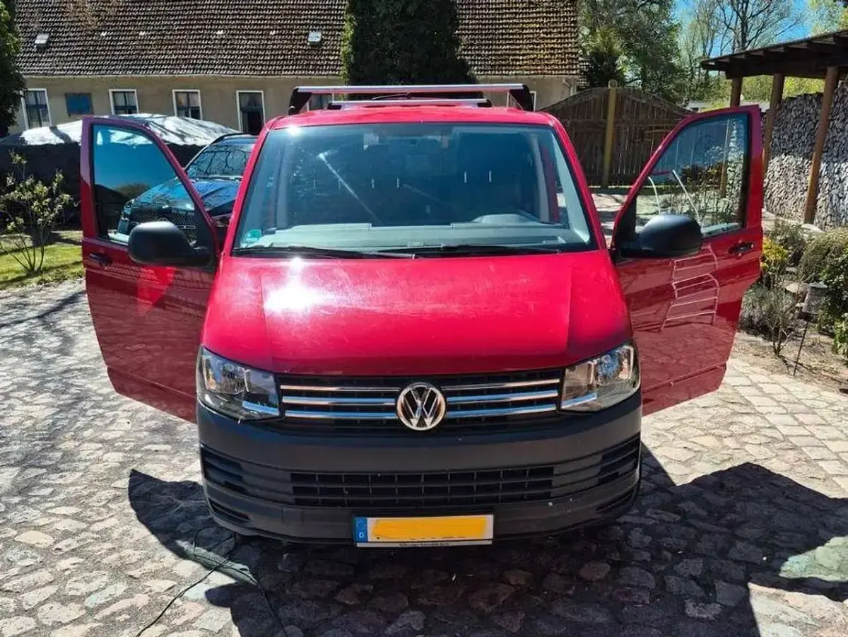 Gebraucht VW Transporter 102 PS (75 kW) 2016 Rot Van