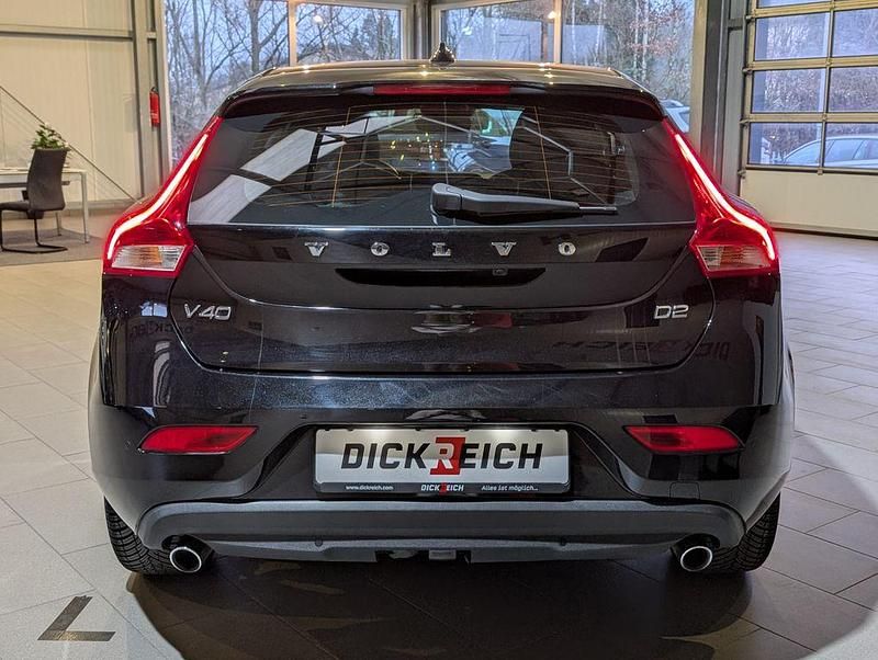 Gebraucht Volvo V40 Momentum 120 PS (88 kW) 2018 Schwarz Limousine