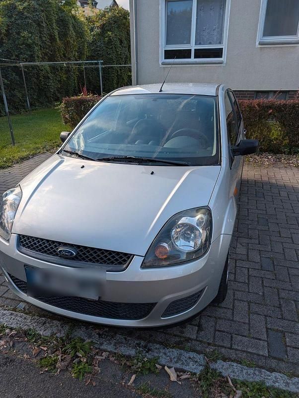 Silber Gebraucht 2007 Ford Fiesta Ambiente Kleinwagen | 4.100 € (Teuer) - Bild 1/4