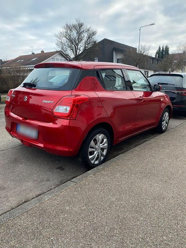 Gebraucht Suzuki Swift Comfort 90 PS (66 kW) 2017 Rot Kleinwagen
