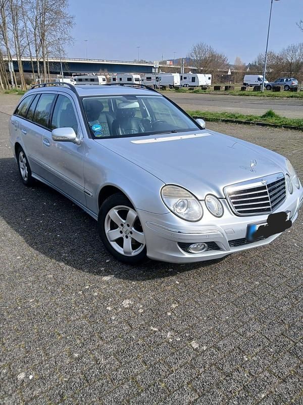 Gebraucht Mercedes E200 2007 Silber Limousine